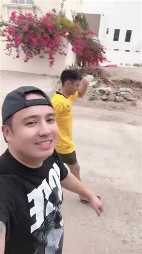 Tamang lakad papuntang supermarket @Edsan Sanchez 😂 #barista #buhayofw #oman #fyp