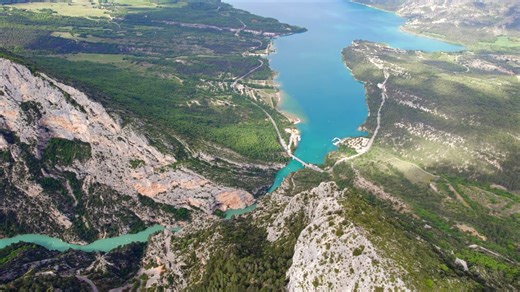 Verdon Gorge, Provence: Drone explores stunning French river canyon