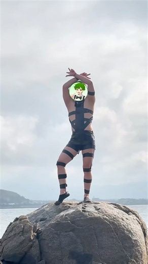 Check out this gaming streamer seriously recreating the "HOT LIMIT" music video on a deserted isl...