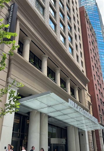 #riu #riuhotel #riuhotelchicago #chicago #hotel #placestovisit #placetostay #placetostaychicago #bestlocation #traveltiktok #treving #travelingfamily #vacations #chicagohotel #usa #usa_tiktok #viral #viralvideo #forvisit #travelmemories @RIU Hotels & Resorts