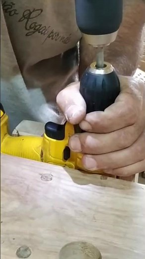 Como retirar mandril de parafusadeira Dewalt #dewalt #dcd996 #madeira