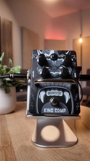Today’s feature: the Orange King Comp — a studio-grade VCA compressor with 18V of headroom, dual attack/release control, and ultra-low noise performance. Transparent when you need it, punchy when you want it. Watch Tom dial it in and bring your tone to life. Enter to win today’s giveaway – https://www.premierguitar.com/win-stuff/pg-giveaways/stompboxtober/2025-orange #Stompboxtober #OrangeAmps #KingComp #CompressorPedal #TomButwin #PremierGuitar #GuitarGear #PedalDemo #Guitaristsofinstagram #Ped