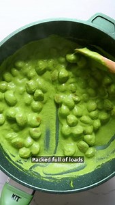 PROTEIN-PACKED SUPER GREEN GNOCCHI 🌱 Packed full of lots of healthy greens this protein packed super green gnocchi is the ultimate summer recipe! Golden crispy gnocchi served with the smoothest spinach, pea and silken tofu sauce you've ever had - all made in our brand new K!T pan! We absolutely love using our brand new K!T pan for one pot cooking like this - it’s big enough to hold recipes that’ll feed a crowd of hungry guests, super environmentally friendly (it’s made from 120 cans) AND did we