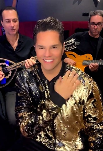 Κανένας μόνος ‼️‼️‼️ Αυτά είναι τα live μας .. το ζέσταμα μας κάθε ΤΡΙΤΗ ΠΕΜΠΤΗ και ΣΑΒΒΑΤΟ από το @Ω Stage Athens από αρχές Οκτώβρη ‼️‼️‼️ Πάρτε μια γεύση από το live της ΠΕΜΠΤΗΣ ‼️‼️‼️ Σας περιμένω σήμερα λίγο μετά τις 00:00 ❤️