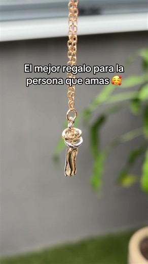 El collar abrazo más bonito para regalar a tu novia o novio 💖 un detalle con significado que enamora. Si te gustan los regalos con significado, este collar para mujer te va a encantar ✨ delicado, elegante y romántico. #pareja #regalo #collar #novia #pandora
