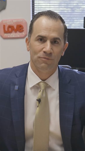 🔍 Understanding Dual Agency in Real Estate 🏡 Just because a buyer approaches a listing agent directly doesn't mean that a dual agency is automatically created. There's a lot of confusion and misinformation about this topic, especially with the recent industry changes. ➡️ Dual agency happens when an agent has a preexisting relationship with both the buyer and the seller. Go to REcases.com to listen to the full video! or click here https://crushitinre.com/real-estate-cases/ 👈 #crushitinrealesta