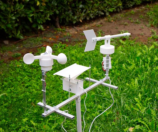 DIY Weather Station With ESP32