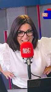 Cabaret: Roberta Lanfranchi bursts into laughter at the corny jokes chosen by Claudio Guerrini