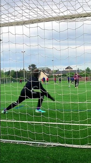 Exercice spécifique d’entraînement de gardien de but Comment réussir son plongeon? #gardiendebut