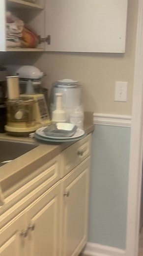 Come hang out with us while we set up for our estate sales this weekend! We have TWO sales this week, you don’t want to miss out! Ever wonder how we get it all done? Here’s a look into the prep for the sale! #antiques #estatesale #yardsale #collectibles #elvis #shopping | L & L Estate Sales