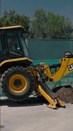 RETROEXCAVADORA JCB 3CX EN ACCIÓN