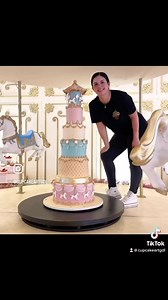 17K views · 1.5K reactions | Un pastel enorme! que giraba  | Cupcake Art | Facebook