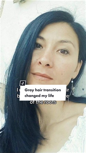 Gray hair transition boosted my confidence and landed me a modelling career. #grayhairtransition #grayhairmodel #grayhairjourney