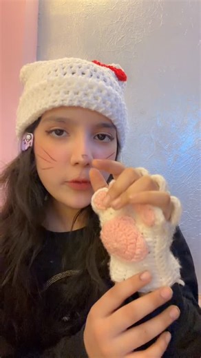 Crochet Muffin 🧶 on Instagram: "Hello kitty beanie & Paw gloves 🐾 |Dm to Order/Enquiry | #crochet #crocheting #yarn #smallbusiness #crochetlover #crocheteveryday #crochetmagic #hellokittylover #paw #crochetforinstagram #smallbusinessowner"
