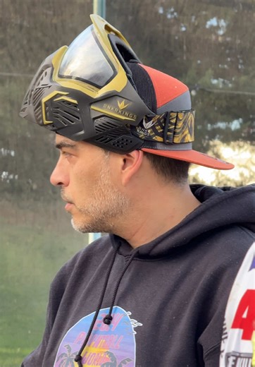 DANS LES COULISSES | PAINTBALL TRAINING Pendant l’entraînement le samedi 🪶 Petite remise au point des règles de l’exercice (parce que sinon ça partait dans tous les sens) Toujours dans l’objectif de travail la technique et la communication ! —————————————- ~ BEHIND THE SCENES | PAINTBALL TRAINING During training on Saturday 🪶 A quick refresher on the rules of the exercise (because otherwise it was getting out of hand) Always with the aim of working on technique and communication! 1,2,3 SCALP !