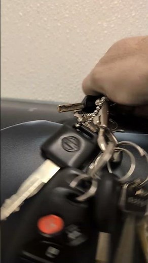 How to open a paper towel dispenser ‪@beg102‬