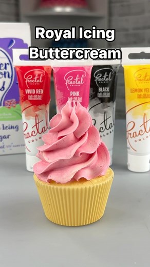 Recipe for My Royal Icing Simple Buttercream ⬇️⬇️ Using the “Silver Spoon” royal icing I used 385g 1 tsp Vanilla ( in with the water) 50g Water 180g Unsalted Block Butter (thick custard consistency) #buttercream #meringuebuttercream #smoothbuttercream #royalicingbuttercream Icing Sugar/Fractal Colours /Dummy Cupcakes all available through my bio link from @the_cake_decorating_co | Jinny's Cakes Bakes & Decorates