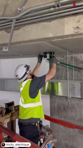 1.7M views · 6.5K reactions | Step up your bending game with the Greenlee 3/4" EMT Offset Bender. @tricity_electrique makes it look effortless. Have you added this powerhouse to your toolkit? #GreenleeTools #Greenlee #OffsetBender #ElectricianPride | Greenlee Tools | Facebook