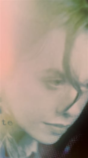 160 reactions · 17 comments | This song is an intense message from a scorned ex-girlfriend to her former lover, with Morissette drawing inspiration from a specific person who has never reached out. She's vowed to keep their identity hidden, echoing Carly Simon's secrecy around « You’re So Vain. » . #alanismorissette #yououghtaknow #nostalgia #thevinylloungemtl #vlmtl | The Vinyl Lounge | Facebook