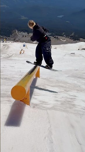 Maria Thomsen steel technician #snowboarding #burton #snowboard