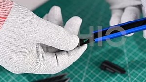 FOSHIO 3 Stück Professional 9mm Messer Cuttermesser mit 30 pcs 30°Abbrechklingen, Cuttermesser Profi, Cutter klingen für Folien, Papier, Basteln (grün)