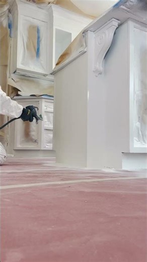 The Graco QuickShot the best to spray kitchen cabinets. #cabinetrefinishing #kitchenrespray