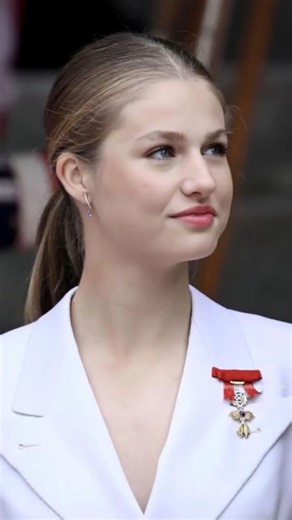 У самой богатой принцессы в мире, есть золотые туфли.