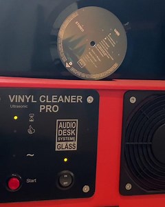 Audio desk ressort vos disques vinyles neufs ! https://www.hifilink.fr/boutique/divers-passif/machine-a-laver-vinyle/audio-desk-vinyl-cleaner-pro/ | HIFI LINK Lyon - Geneve