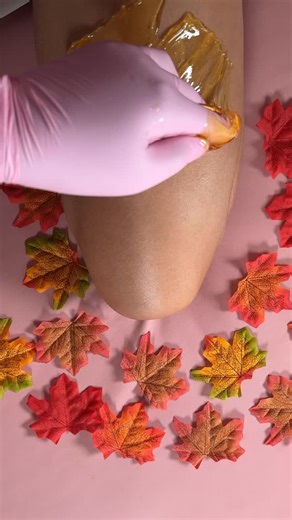 Did you know that sugaring is one of the gentlest and most effective hair removal methods for your legs? Unlike traditional waxing, sugaring uses a natural paste made from sugar, lemon, and water, which adheres only to the hair—not your skin. This means less irritation, less redness, and longer-lasting results😍 Why sugaring is amazing for your legs: • Gentle on skin: Perfect for sensitive legs, as it doesn’t stick to live skin cells. • Longer results: Hair is removed from the root, so regrowth 