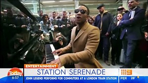 John Legend played a surprise gig on a street piano at London's St. Pancras station! #9Today | TODAY