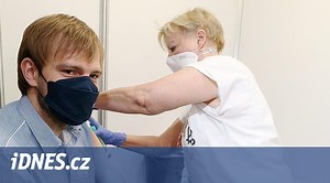 Ministr Vojtěch se nechal v Ústí nad Labem očkovat. Injekci ani necítil - iDNES.cz