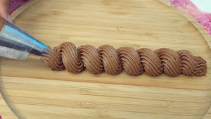 19K views · 209 reactions | Magic chocolate coating - Perfect for the heat and you can put your finger in it and it won't spoil! ✨ This incredible recipe will transform your cakes, pies and desserts with a firm and delicious frosting | Good Cooking Family | Facebook