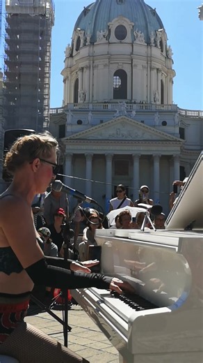 The Dresden Dolls Take Over the Open Piano 🎹 | Spontaneous Performance in Vienna
