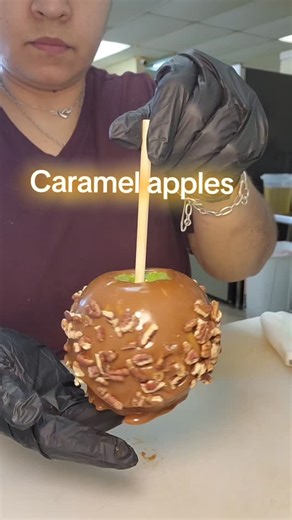 Caramel apples available today ✨️✨️Will be opening at 12:30-9 ✨️✨️ #sebastiansnackshack #caramelapples | Sebastian's Snack Shack