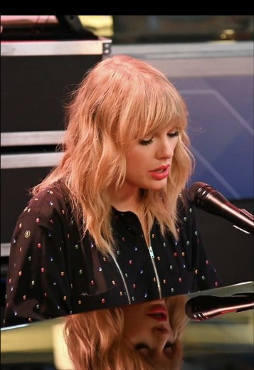 The Story Behind Taylor Swift's 'Daylight'