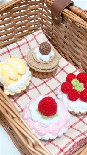 毛糸のケーキ🍰 ⌇🧸⌇#かぎ編み かぎ編み #ハンドメイド #編み物雑貨 #handmade #毛糸 #毛糸のケーキ