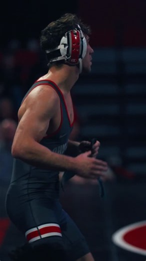 B1G Wrestling on Instagram: "141 | No. 1 Jesse Mendez gets a 14-3 major decision over No. 3 Brock Hardy 👊"