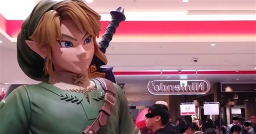 Awesome Zelda cosplayer gets help from Smash Bros. creator Sakurai to solve costume problem【Vid】