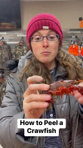 Here’s how to peel a crawfish! #crawfish #reels #crawfishboil #louisiana #crawfishseason | Anna The Archer