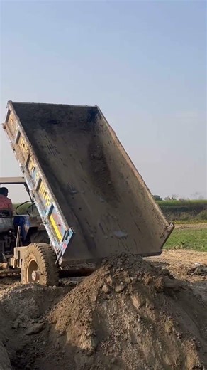 Tractor Unloading Shorts