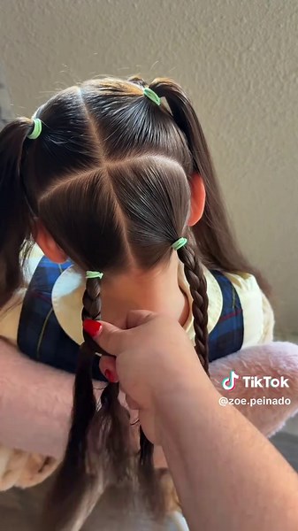 Peinado fácil y rápido solo con trencitas y coletas para las princesas 🥰🌸👧#mamá #HairStyle #girl #momlife #facilyrapido