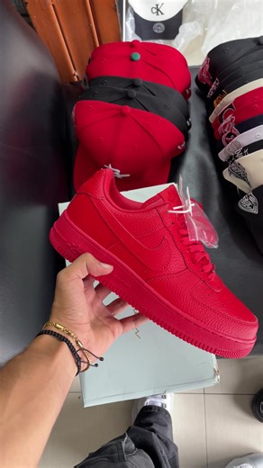 Cliente se llenó de odio con su af1 rojas drake 🤟🏼‼️ haz tu pedido acá al 04125948439📲 Ubicanos en Barquisimeto, Cc Merpolara, Av vargas con carrera 18, Local PB-078 Realizamos envios a todo el pais 🇻🇪‼️ #paratiiiiiiiiiiiiiiiiiiiiiiiiiiiiiii #fyp #enviosnacionales #zapatos #nike