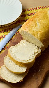 5.8K reactions · 258 shares | A base de um café da manhã saboroso é o pão quentinho, ainda mais se for caseiro e feito com carinho. Comece o seu dia bem com essa Delícia! Ingredientes: 4 xícaras de farinha de trigo 10g de fermento biológico seco (ou 25g de fermento fresco) 1 colher de sopa de açúcar 1 colher de chá de sal 3 colheres de margarina Delícia 1 e 1/2 xícara de água morna. | Delícia | Facebook