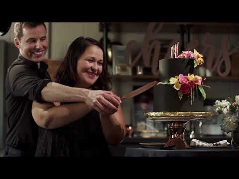 How to Cut a Wedding Cake [For Couples]