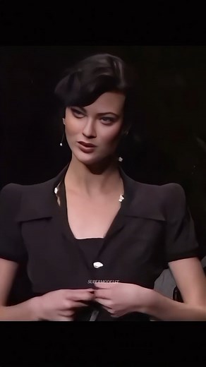 Juan Amorim on Instagram: "@shalomharlow for Karl Lagerfeld Spring 1995 #shalomharlow #karllagerfeld #1995 #supermodels #supermodel #supermodelst #catwalk #instagram #modeling #models #fashionworld #fashionstyle #fashiontime #Fashionworld #fashionshow #fashion #walk #walking #walkingfeshion #runwaymodel #runwaycatwalk #runway #runwaywalk"