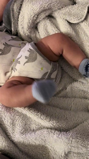 kicking in my belly vs out. I can confirm he’s been perfecting the strength. #babytok #dinobaby #babykick #tinytoes