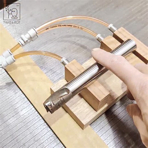 Twig&Bot on Instagram: "Using a custom made air bearing balancing jig to balance a cutting tool. I really like these cutting tools from Mitsubishi Materials, they have the ability to do direct plunge/drill cuts in wood, metal and other materials and very long reach, but for some reason they don't bother balancing them at the factory, and due to the asymetric geometry they end up severely out of balance (produce a lot of vibration at even relatively low spindle speeds). Finally got around to bala