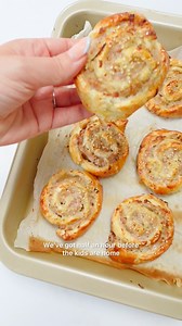 Sausage & Apple Pinwheels Recipe 👇🏼🍎 You can either use sausage meat or sausages for this recipe, if you have sausages just use a sharp knife to remove the sausage meat from the skin by making a slit on the skin and peeling it off. Full recipe is below 👇🏼 #easyrecipe #QuickSnacks #snackideas #sausagerolls #pinwheels #familymeals #kidssnacks | Mealtime With Mummy