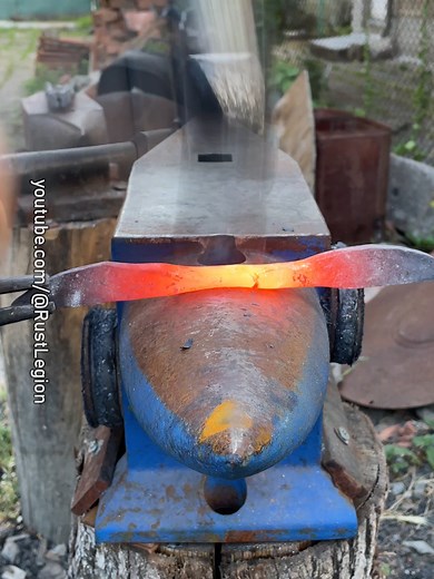 Forging my first pair of scissors #diy #craft #satisfying