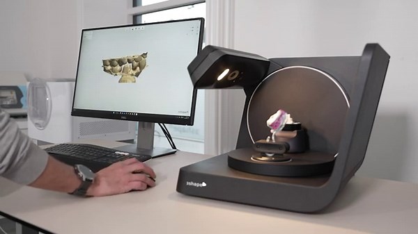 Do triple tray and die-in-model just in one go with 3Shape F8